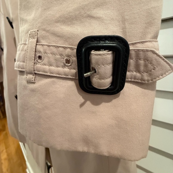 Authentic Burberry Light Pink Trench Coat - Picture 9 of 15